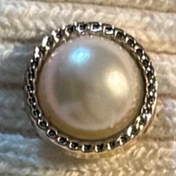 Women's Sweater - Picture 13 of 16